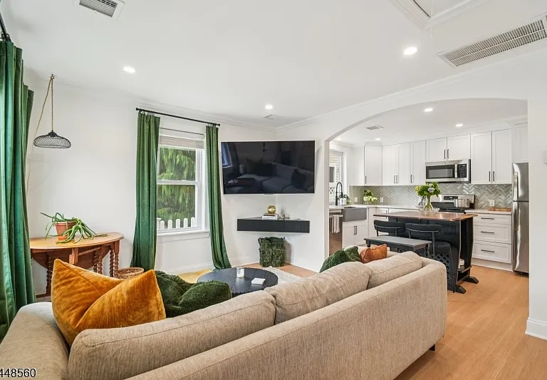 20 Mine Ave — Photo 2