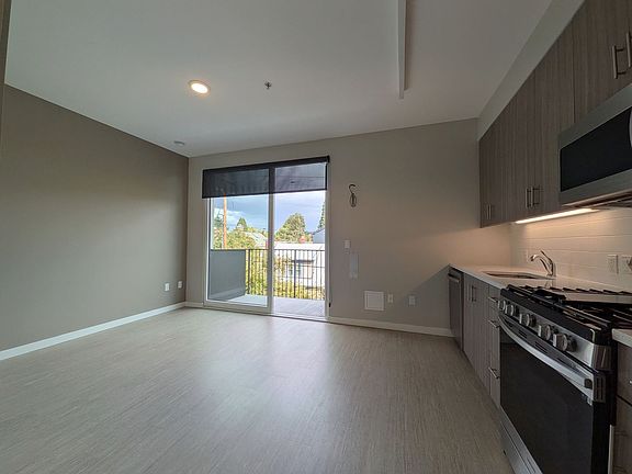 3rd image of 2475 SE 30th Ave #303