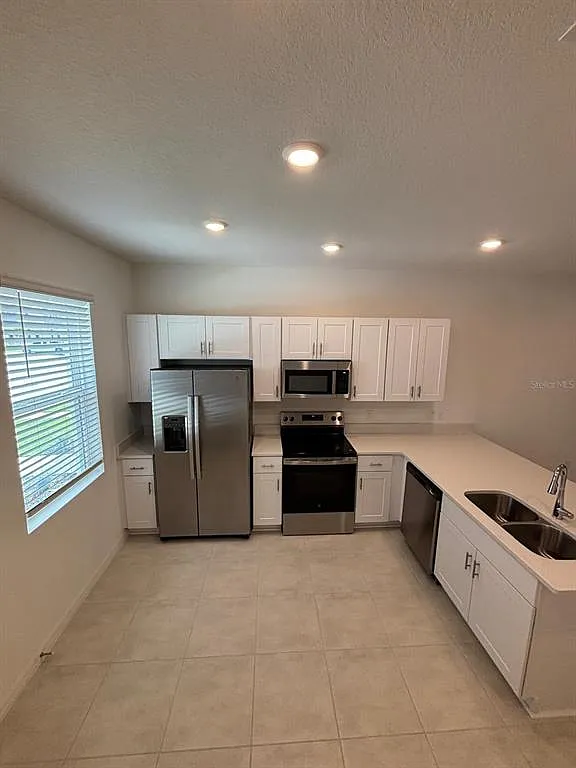 2 bed, 2.5 bath, 1219 sqft, $1,700 — Photo 3