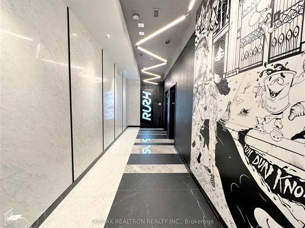 2 Augusta Ave #Penthouse 08, Toronto, ON M5V 0T3