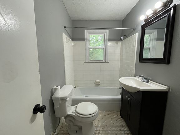 4th image of 305 George St Unit B