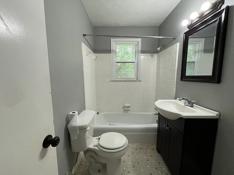 305 George St #B — Photo 4