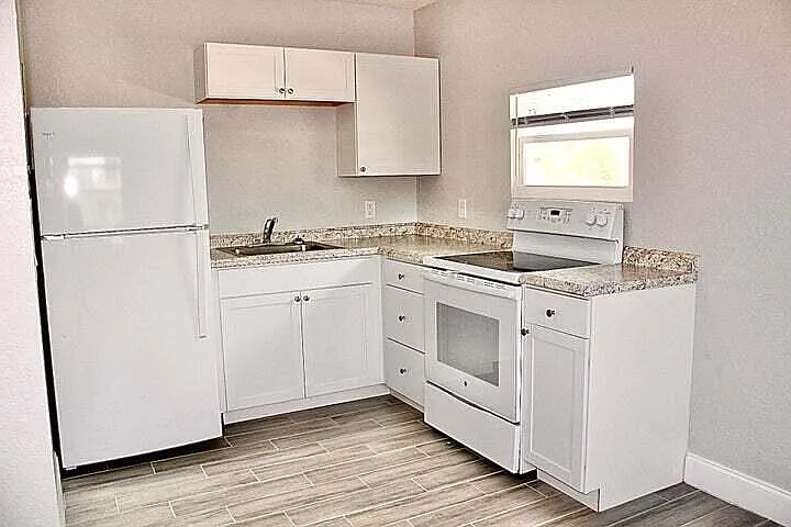 305 Cypress Dr #1 — Photo 17