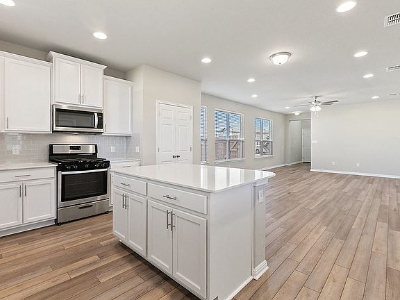 5th image of 10013 Dawn Pearl Dr