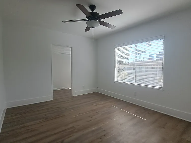 5944 Carlton Way — Photo 10
