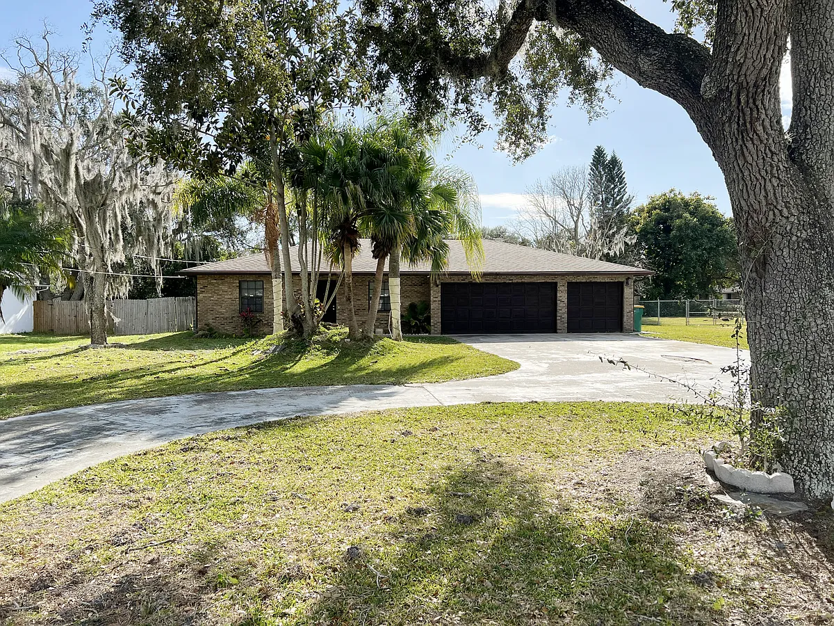 Photo 1 of 18 - 1844 Sailfish Ct - Kissimmee, FL Primary Photo - 1844 Sailfish Ct