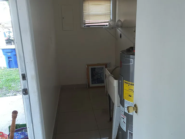 1115 Rosedale Ave — Photo 4