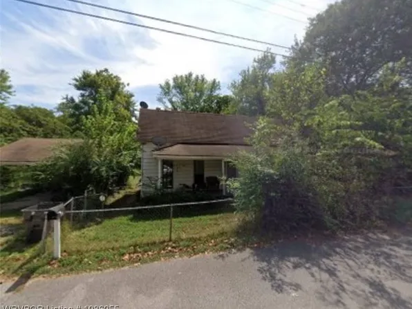 411 Choctaw St, Hackett, AR 72937