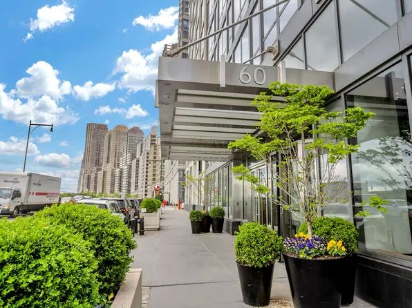 60 Riverside Boulevard image 10 of 20