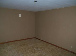 5th image of 221 Linn St