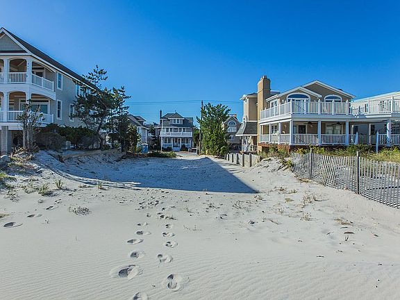 4th image of 809 S Atlantic Ave