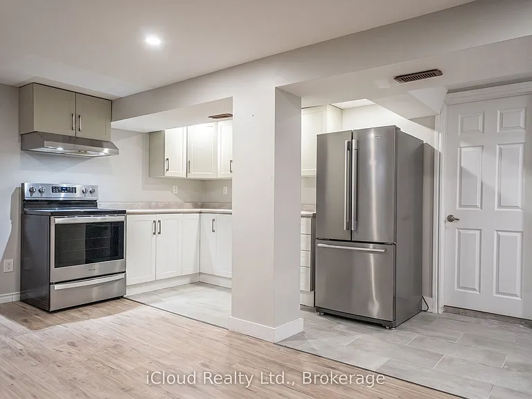 328 Wilson Rd S #LOWER — Photo 6
