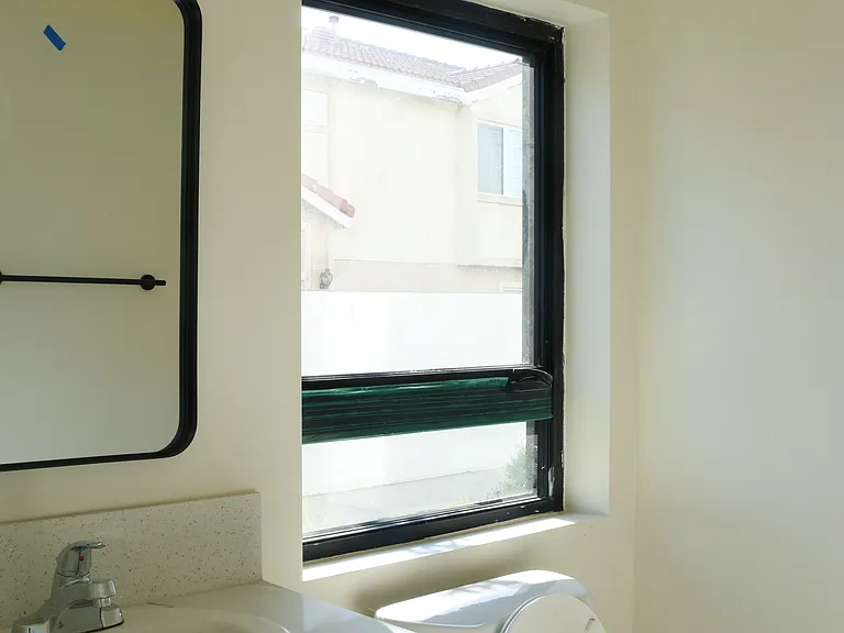546 N Lark Ellen Ave #4 — Photo 7