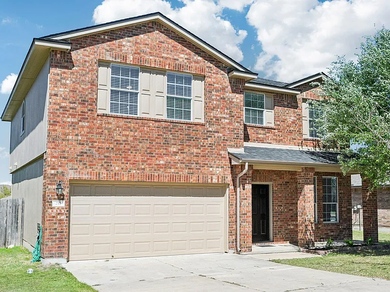 217 Killian Loop — Photo 1