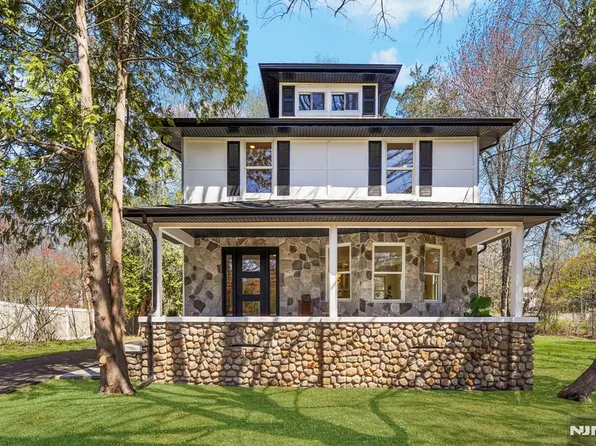 421 Russell Ave, Wyckoff, NJ 07481