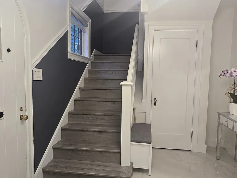 407 Saint George St — Photo 6