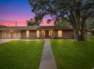 421 Windcrest Dr., Windcrest, TX 78239