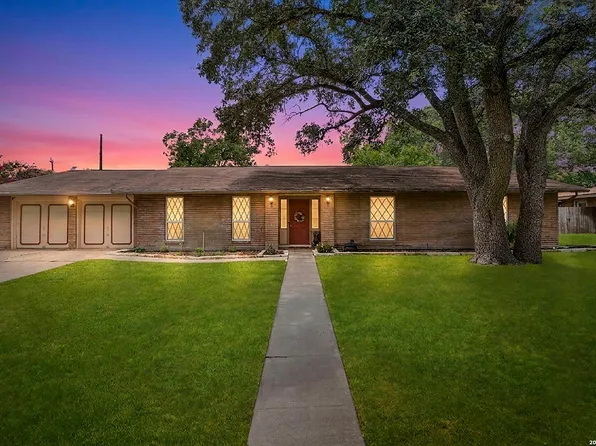 421 Windcrest Dr., Windcrest, TX 78239