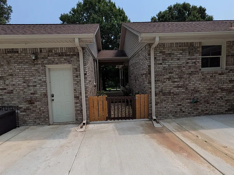 102 Huntington Ridge Rd — Photo 31