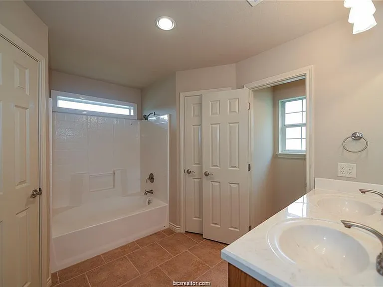 914 Crystal Dove Ave — Photo 13