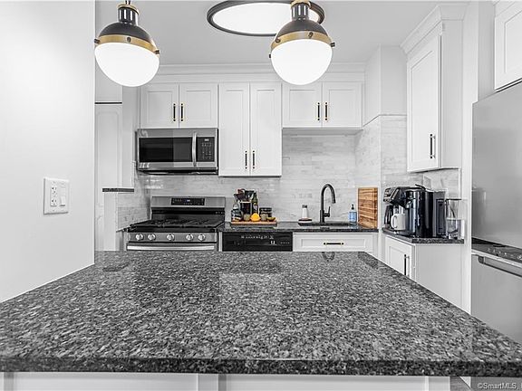 5th image of 50 Glenbrook Road APT 16F