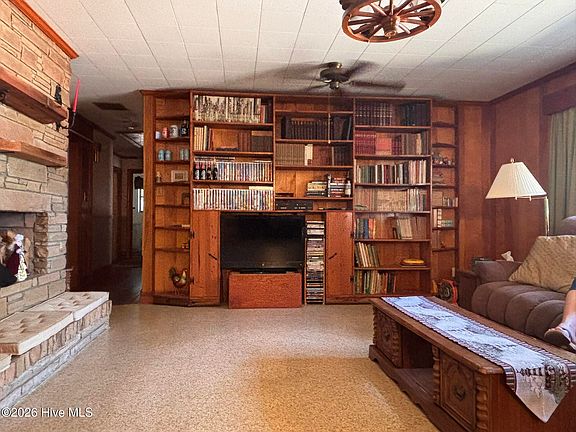 5th image of 1613 N Berkeley Boulevard