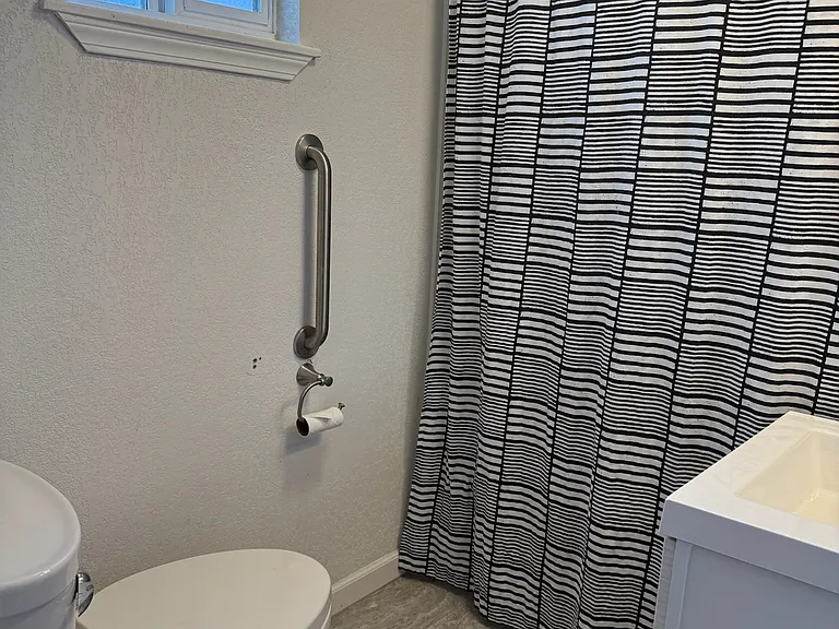 1307 Roosevelt Ave — Photo 31