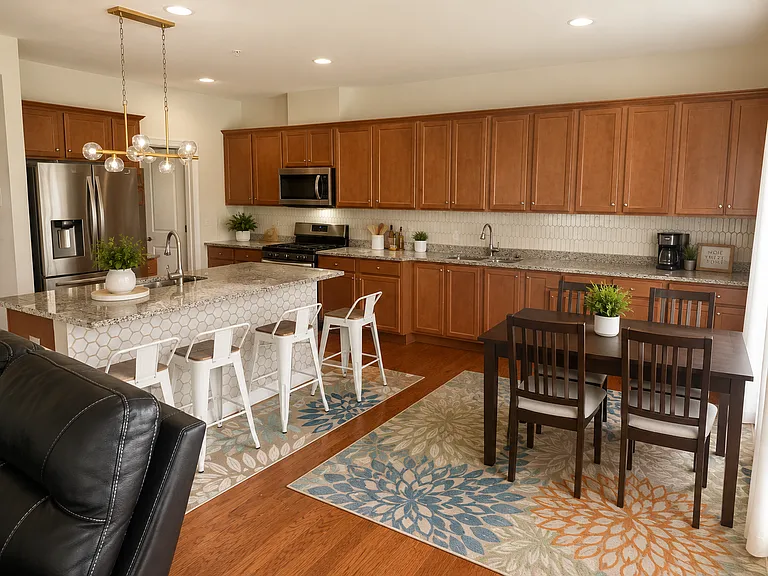 18 Poplar Ln — Photo 2