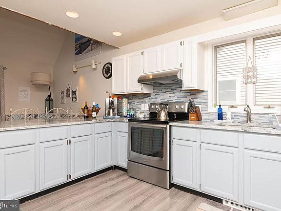 4th image of 23203 Bridgeway Dr W