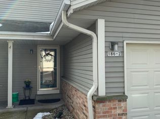 186 Country Ct, Delafield, WI 53018