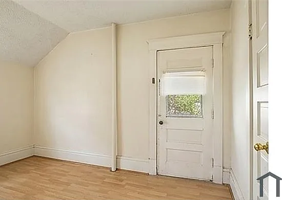 211 Adams St — Photo 15