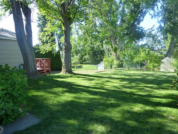 2nd image of 207 32nd St NW