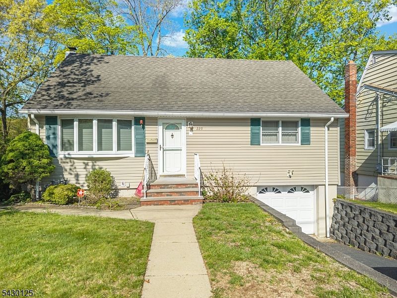 1st image of 225 Linden Rd