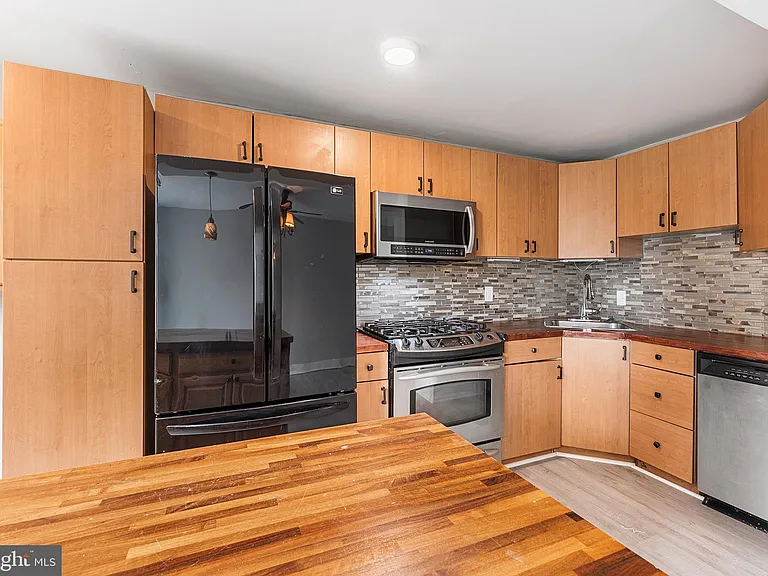 424 S Church St — Photo 11