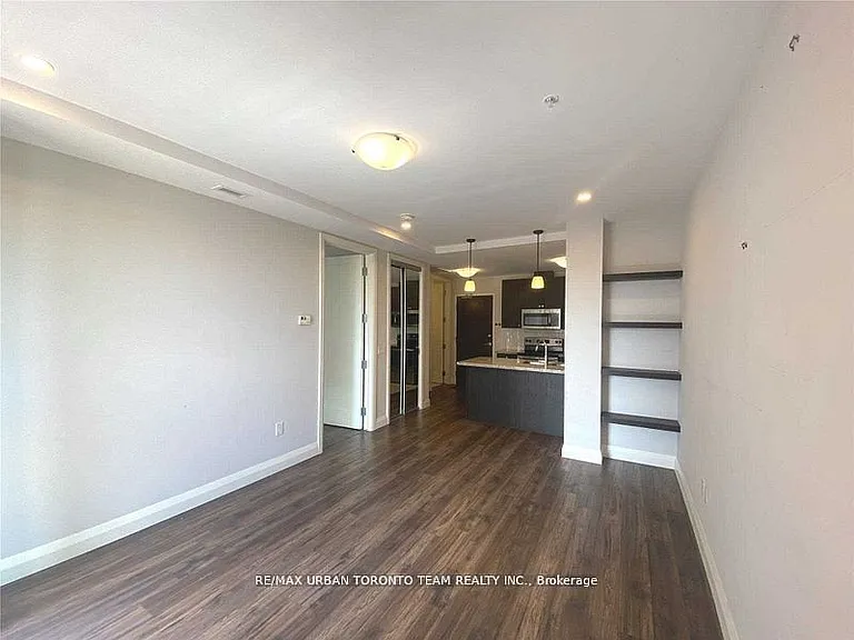 118 King St E #621 — Photo 6