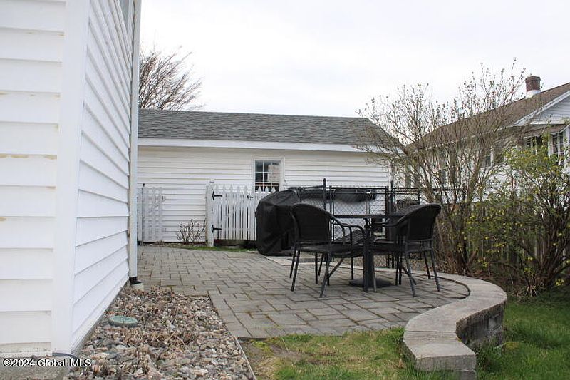 4th image of 19 Hemstreet Ave Avenue