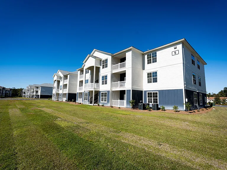 The Premiere at Brunswick Apartment Homes — Photo 16