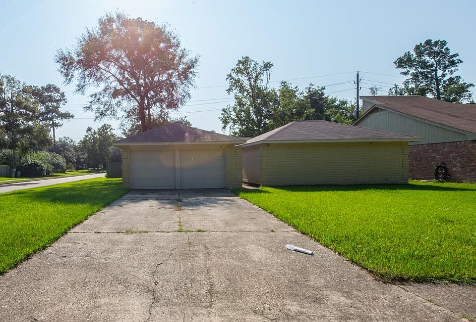 1st image of 17326 Golf Club Dr