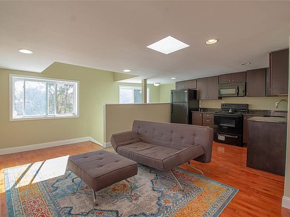 5th image of 2710 Russell Blvd #B