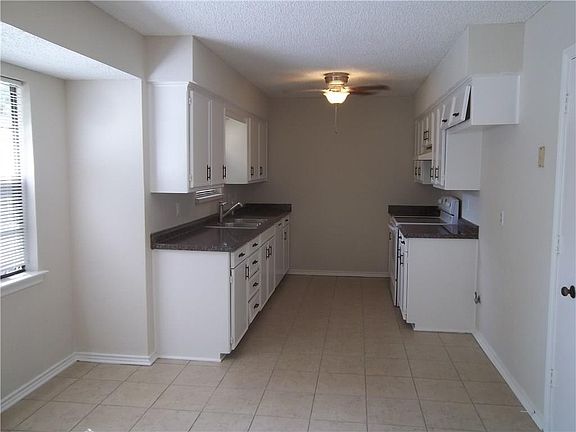 2nd image of 1338 Brazos Blvd