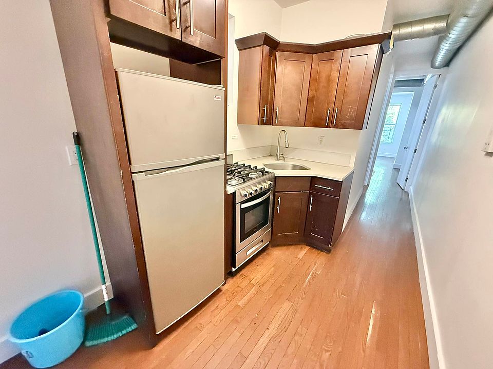 1st image of 864 Hart St APT 1L