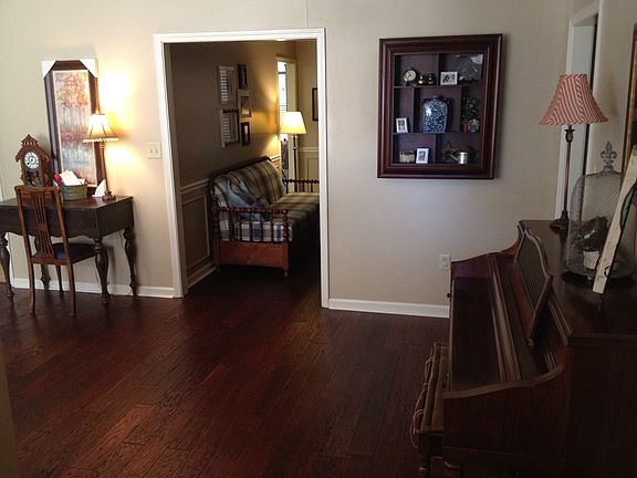 4th image of 209 Live Oak Dr