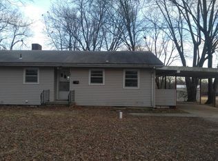 903 3rd St, Windsor, MO 65360