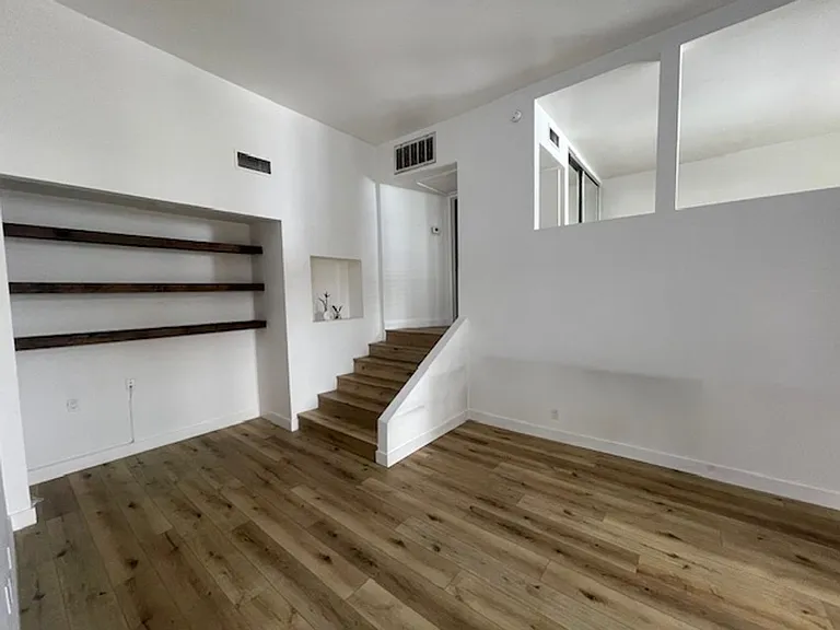 808-812 Westmount Dr — Photo 6