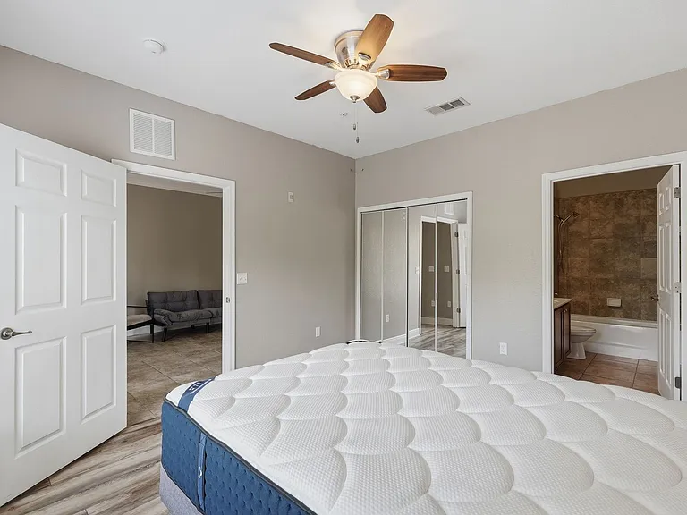 1440 NW 3rd Pl #307 — Photo 9
