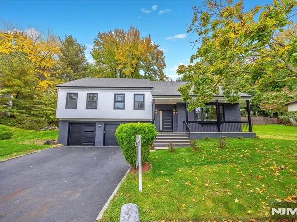 405 Pine Hill Road, Leonia, NJ 07605