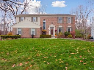 836 Ravine Terrace Dr, Rochester, MI 48307