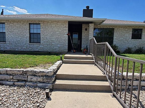 2nd image of 220 Oak Hill Dr