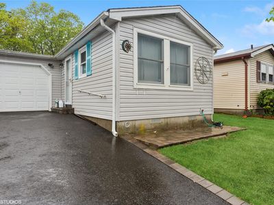 87 Village Circle W, Manorville, NY, 11949