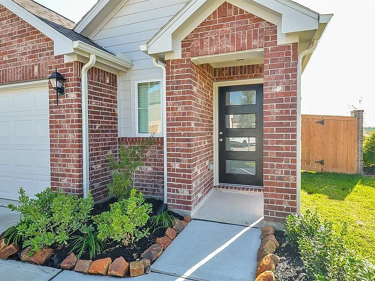 7402 Sunlit Harbor Dr — Photo 3